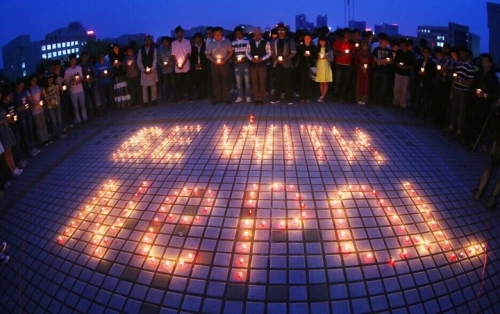 世界各地民眾為尼泊爾地震遇難者祈禱 世界各地民眾為尼泊爾地震遇難者祈禱