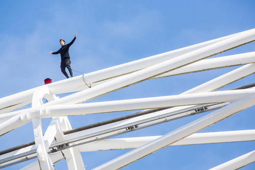 英國恐高癥小伙登頂134米溫布利球場(chǎng)