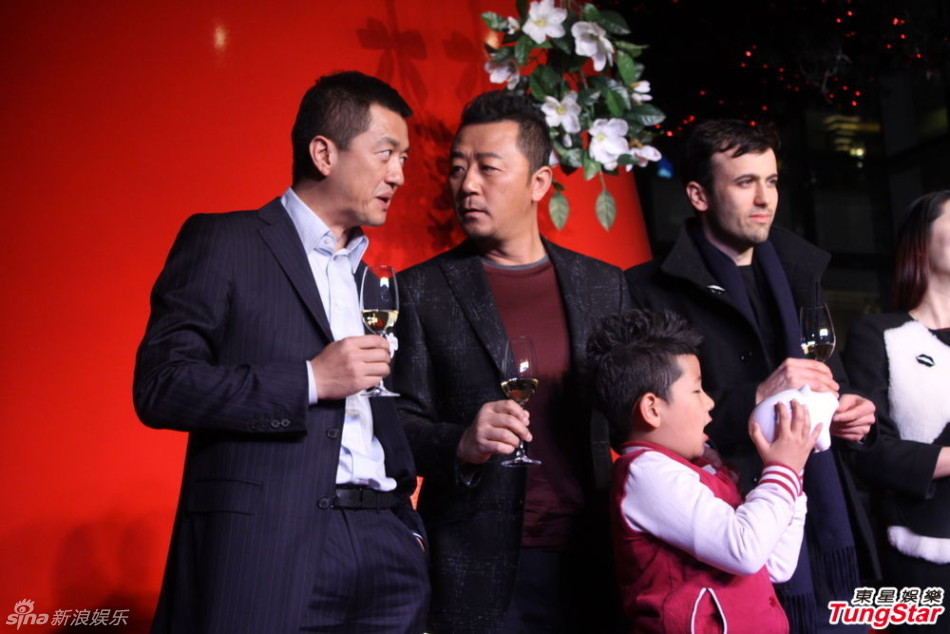 李亞鵬、郭濤父子相活動(dòng)