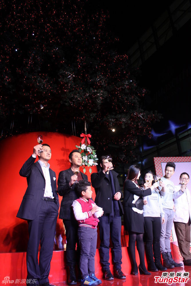 李亞鵬、郭濤父子相活動(dòng)