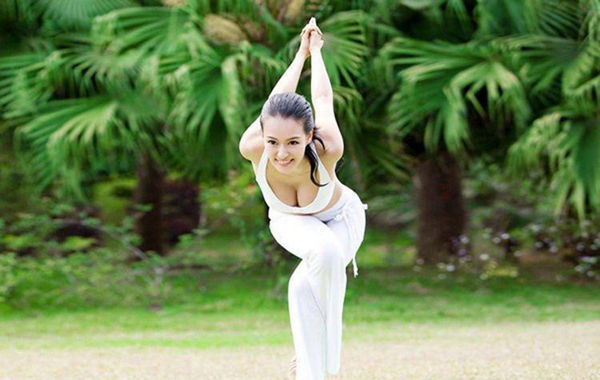 圖為瑜伽教母性感寫真。