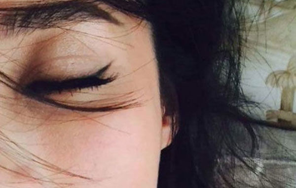 蔣勤勤吊帶美照。