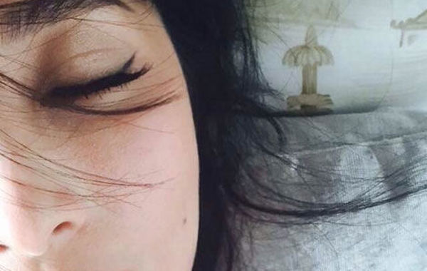 蔣勤勤吊帶美照。