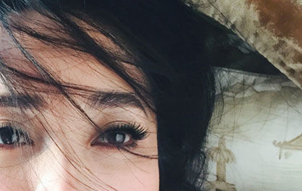 蔣勤勤吊帶美照。