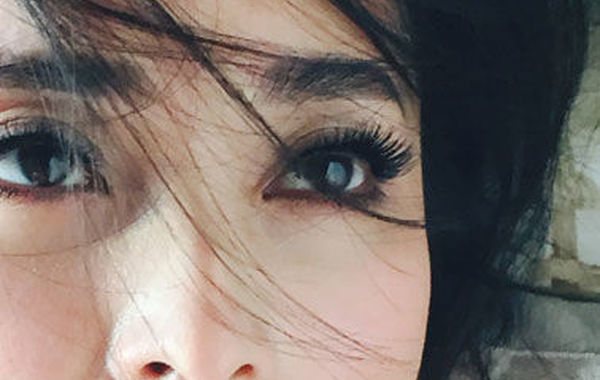 蔣勤勤吊帶美照。