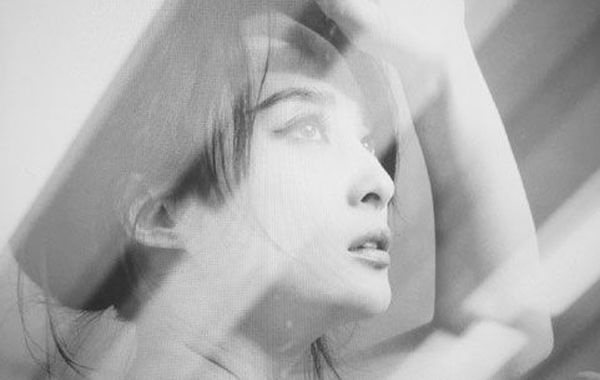 蔣勤勤吊帶美照。