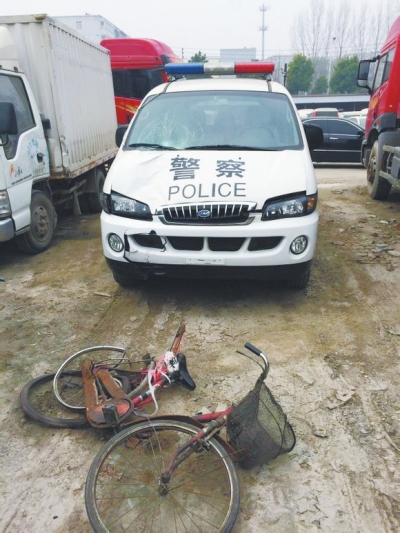 警車半夜撞人后逃逸 信陽(yáng)戒毒所:臨時(shí)工司機(jī)已被停工