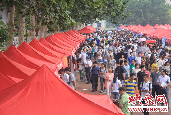 現(xiàn)場(chǎng)人山人海