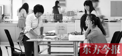 行政審批“瘦身”，不僅提高了行政效率，節(jié)約了行政資源，而且最大限度地方便了群眾