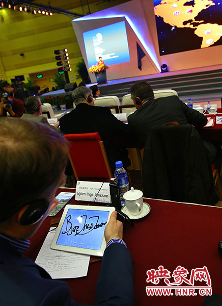 世界旅游城市市長聯(lián)盟簽名成立。