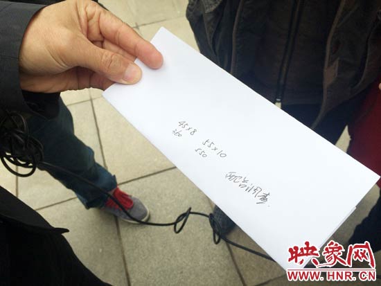 經(jīng)過初步測量，河南省人民會堂主樓的違法廣告牌面積為910平米。