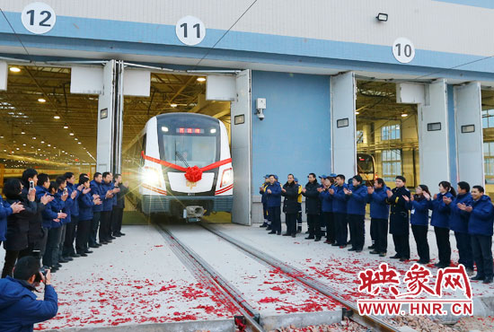 2013年12月28日鄭州地鐵第一班車發(fā)車。