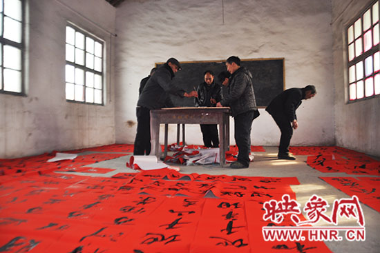 目前已經(jīng)書寫了超過一萬幅春聯(lián)。