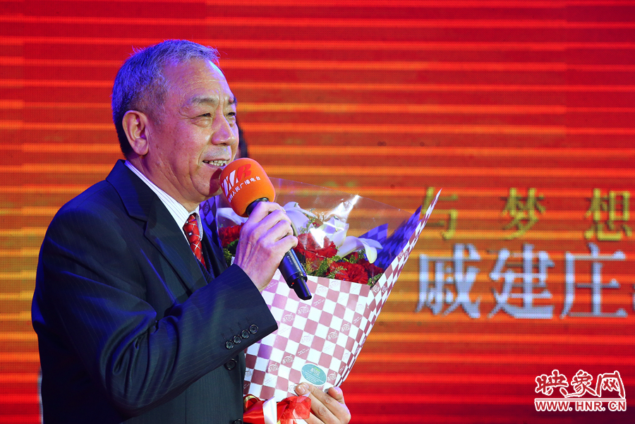 戚建莊向詩(shī)歌愛好者表達(dá)謝意。