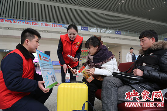 邀請(qǐng)旅客掃二維碼參加活動(dòng)。