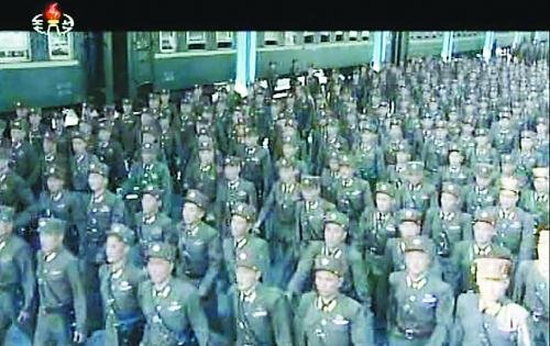 約2萬名朝鮮朝鮮人民軍基層軍官近日陸續(xù)抵達(dá)平壤，準(zhǔn)備出席軍方大會。