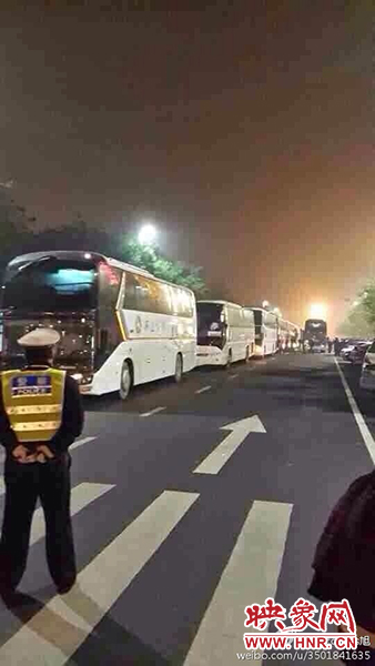 11月1日深夜，鄭州鄭東新區(qū)夜總會“皇家一號”被查處。網友供圖