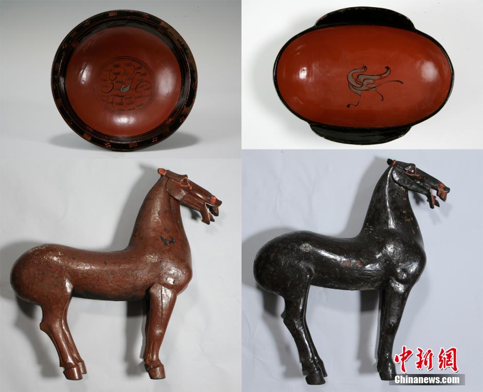 圖為出土漆器240余件，器形有耳杯、奩、幾、盤、盒、俑、馬等。