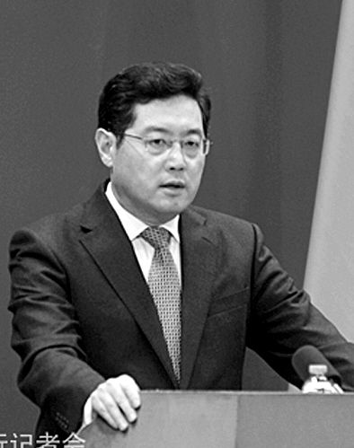 23日，秦剛在外交部例行記者會(huì)上。