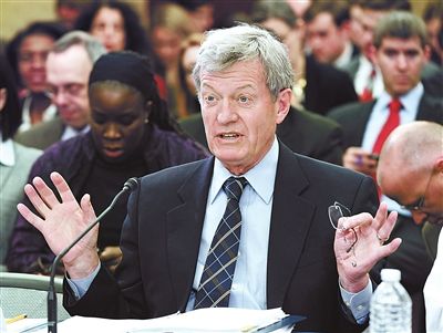 2012年2月1日，鮑卡斯在國會(huì)會(huì)議上發(fā)言供圖/IC