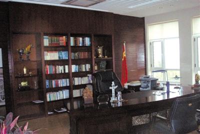 遼寧大學(xué)黨委書記被曝光的辦公室。 網(wǎng)絡(luò)截圖