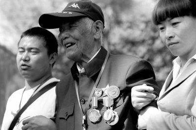 中國遠征軍老兵來參加活動。