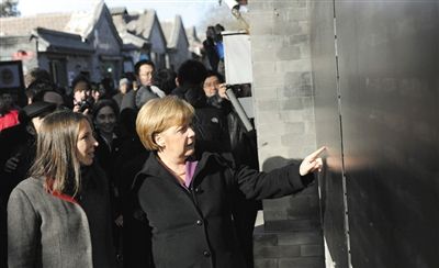 2012年2月2日，北京，默克爾來到南鑼鼓巷游覽。