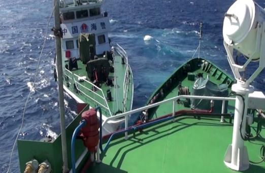 越南拍攝的中國?？樟α孔o(hù)衛(wèi)981鉆井平臺(tái)。