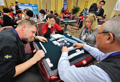 2012年10月28日，重慶，“第三屆世界麻將錦標(biāo)賽”拉開戰(zhàn)幕，不少國外選手前來參賽。