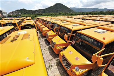 8月28日，浙江溫嶺，擱置農(nóng)村近1年的校車。