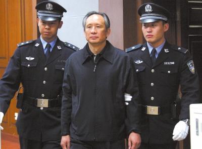 昨天，被告人張曙光在法庭上聽取宣判。新華社發(fā)