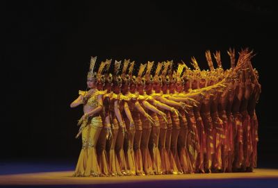 在歡迎晚宴上，上演經(jīng)典節(jié)目千手觀音。新華社發(fā)