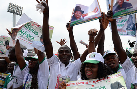 11日，喬納森總統(tǒng)的支持者在集會現(xiàn)場。