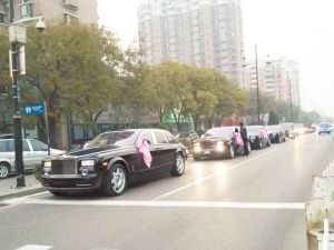 豪華婚禮車隊。(網(wǎng)友供圖)