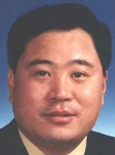 【盤點】“紅色通緝令”嫌犯在國外如何揮霍？