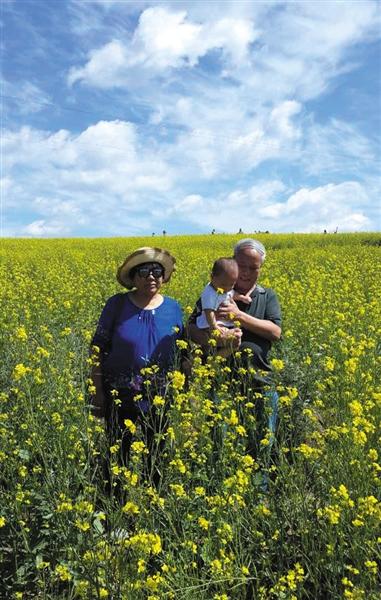 事故之前，老兩口的合影，李春同說，老兩口一輩子很少一起照相。家屬供圖