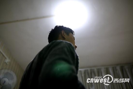 2013年2月份，17歲的林波在陜西省疾控中心拿到HIV確診報(bào)告。