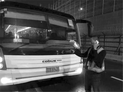 事發(fā)擺渡車。網(wǎng)絡(luò)圖片