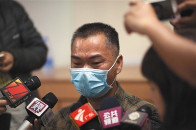 昨日，深圳，羅一笑的父親羅爾接受媒體采訪。圖/視覺中國(guó)