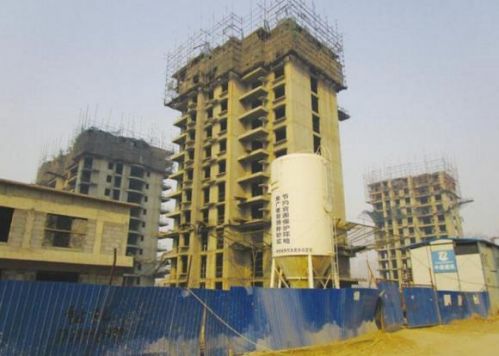 爛尾的現(xiàn)代國際汽貿(mào)城配套住宅項(xiàng)目。