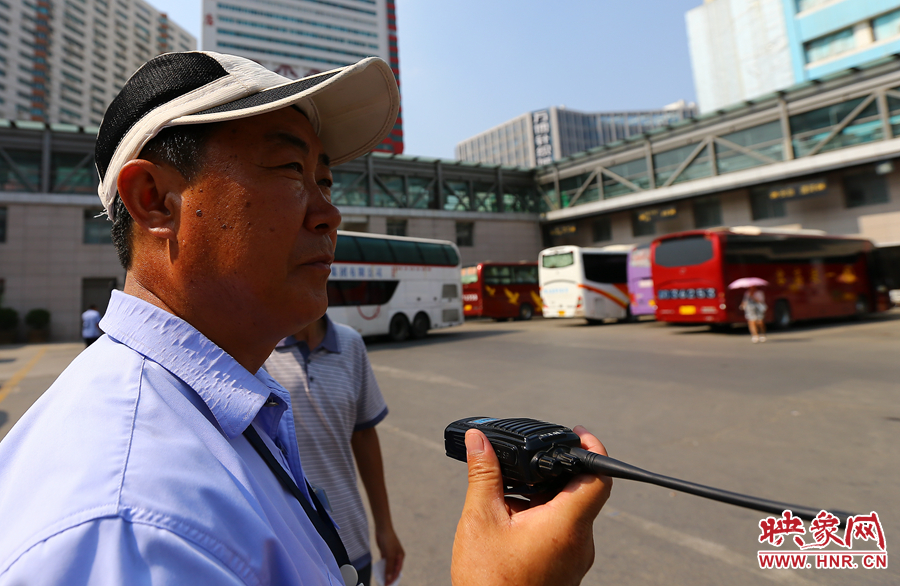 黑紅色的皮膚，是高溫戶外工作者最顯著的“標(biāo)識(shí)”