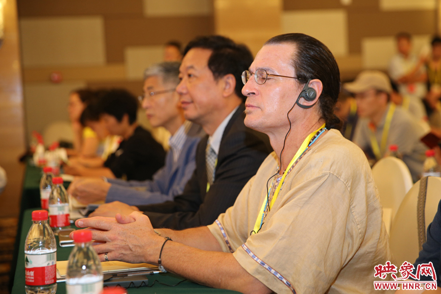 身著特色服飾的外國嘉賓。