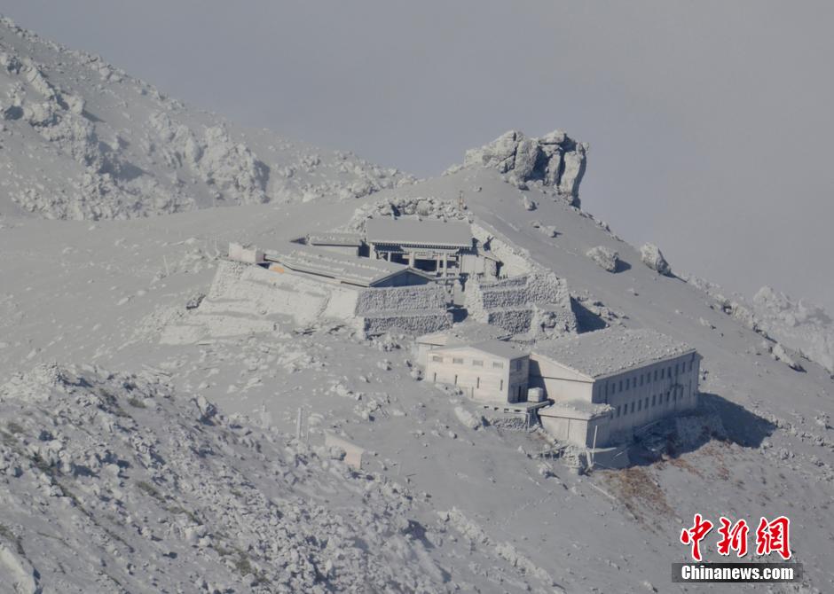 當?shù)貢r間2014年9月27日，日本中部御岳山發(fā)生噴發(fā)，或已造成數(shù)人受傷。