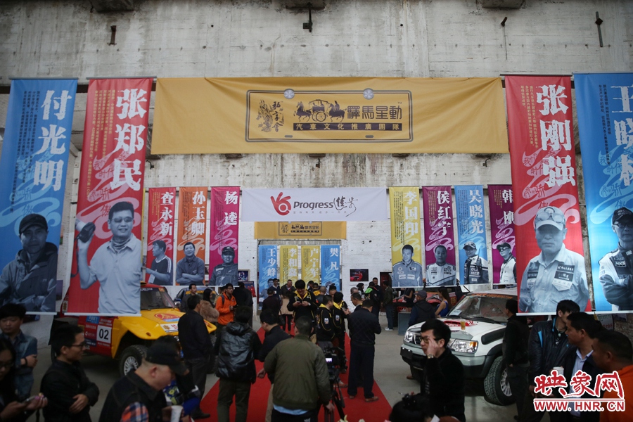 11月11日，河南30年賽車歷程《賽車手眼里的世界》攝影展開(kāi)展。