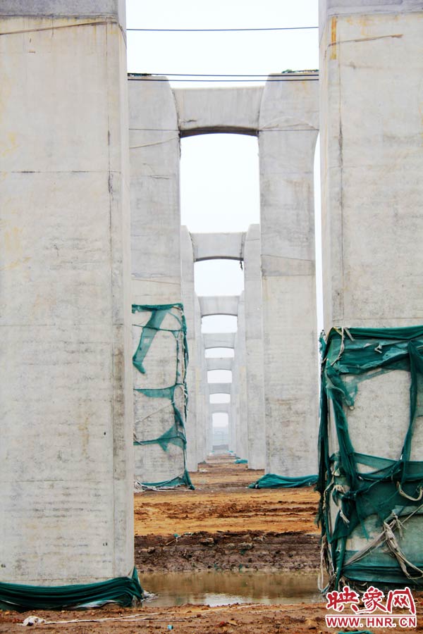 目前附近居民認(rèn)為“照目前的施工狀況看，年底主體完工已不太可能”。