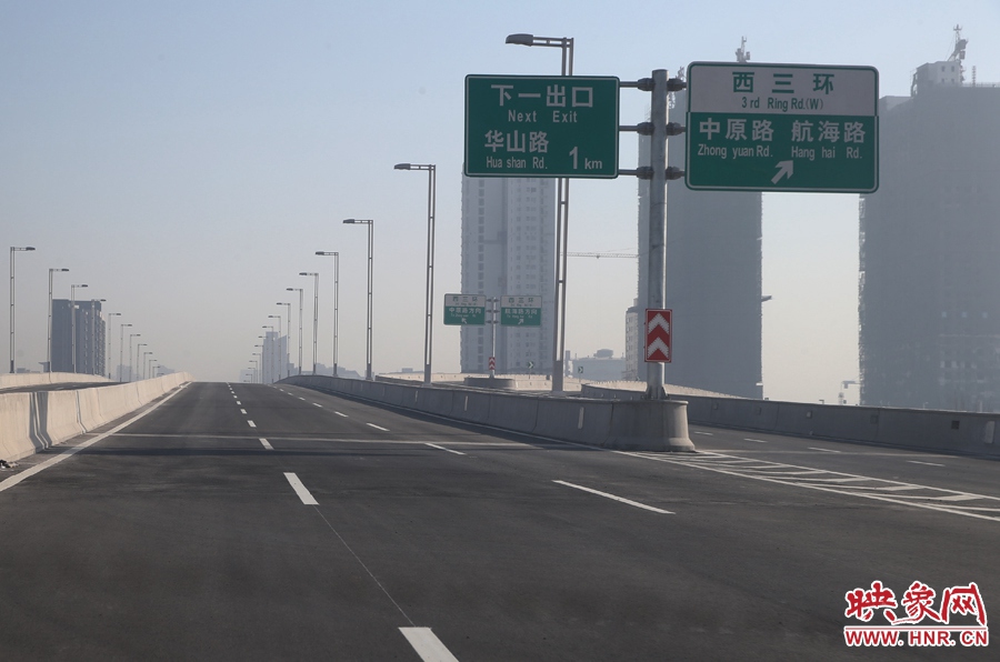 華山路方向與西三環(huán)出口。