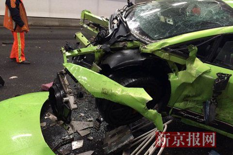 一輛蘭博基尼與一輛法拉利發(fā)生事故，現(xiàn)場狀況慘烈