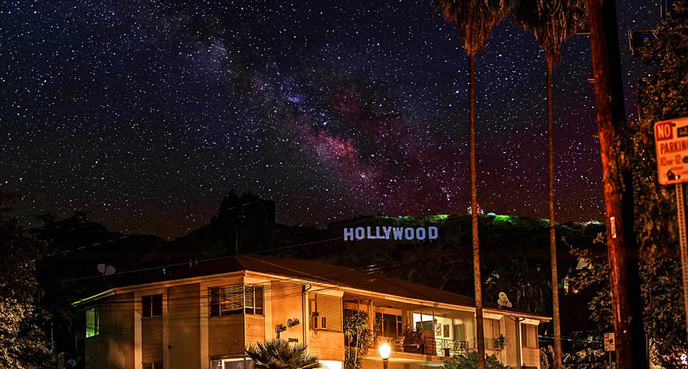 星空下的好萊塢。（網(wǎng)頁截圖）