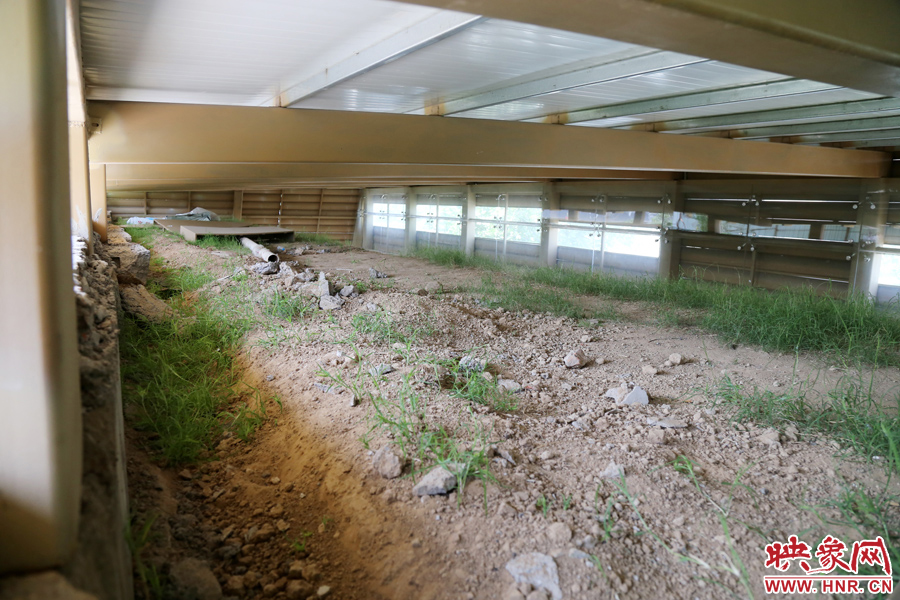 東側(cè)保護(hù)殼內(nèi)景。