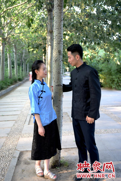 輕輕的凝視，勝卻了千言萬(wàn)語(yǔ)。